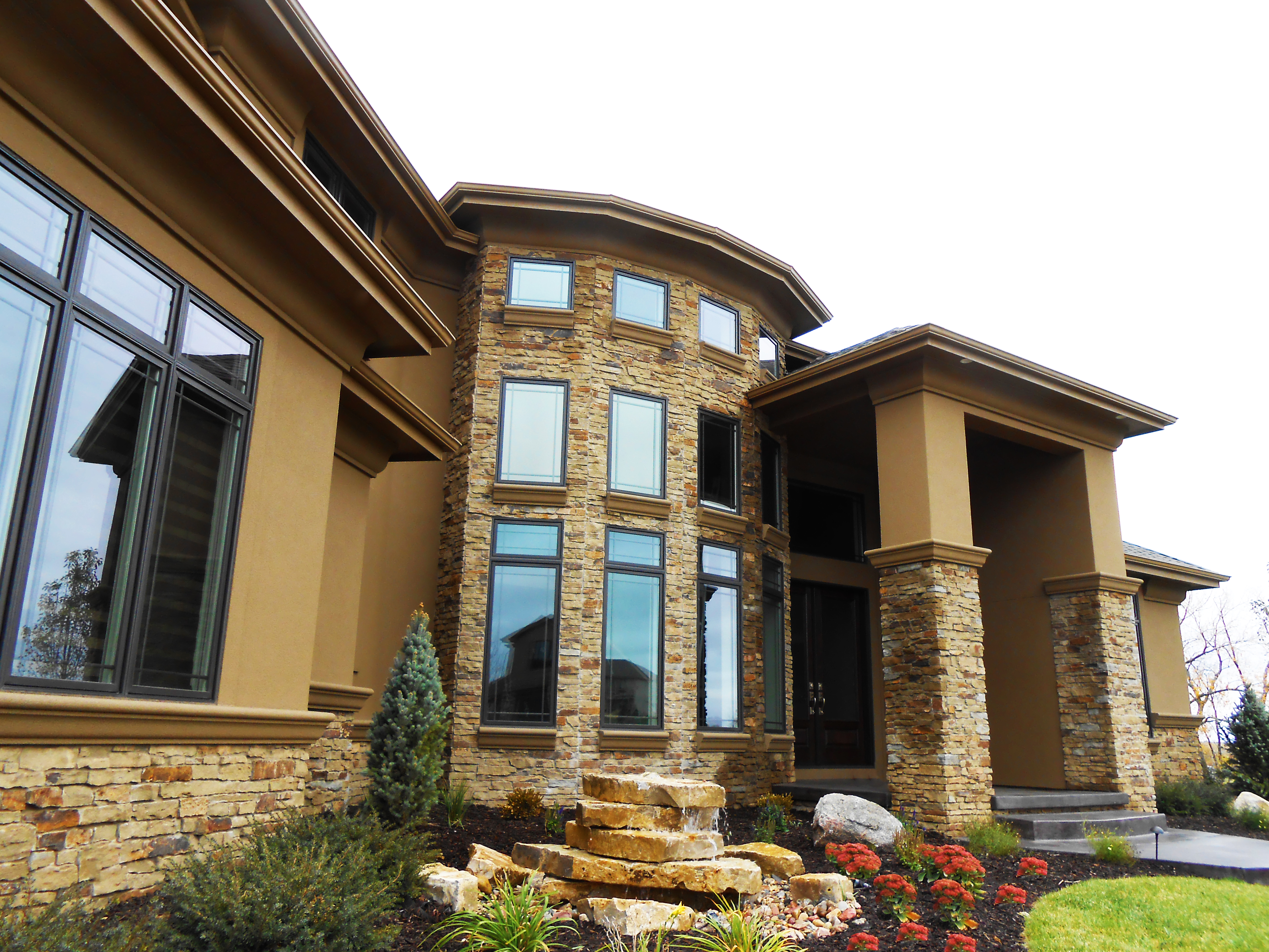 Edwards Driftwood Manor Exterior